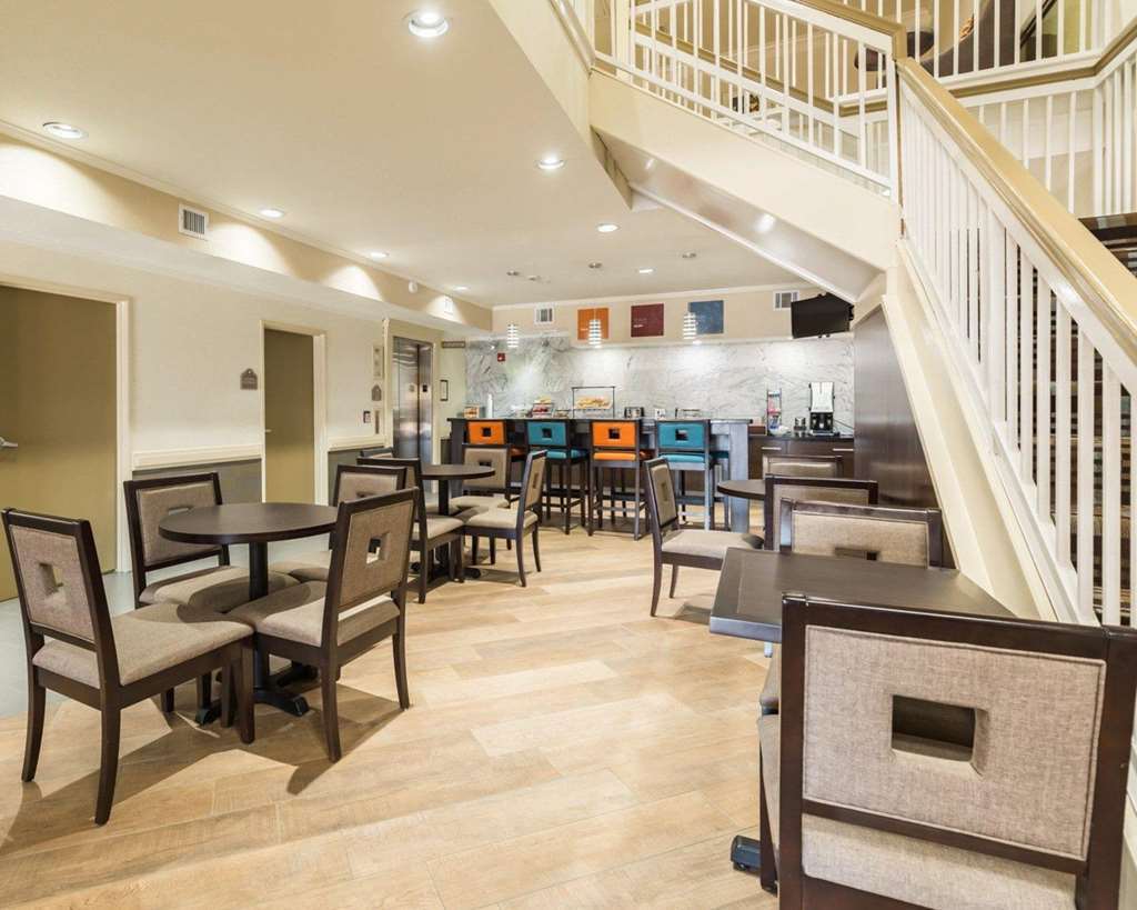 Econo Lodge Inn & Suites East Houston I-10 Restoran gambar